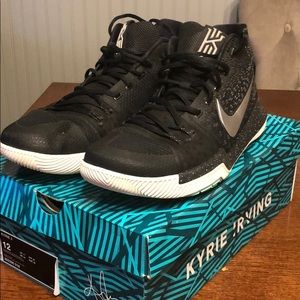 Nike Kyrie 3 Weatherman